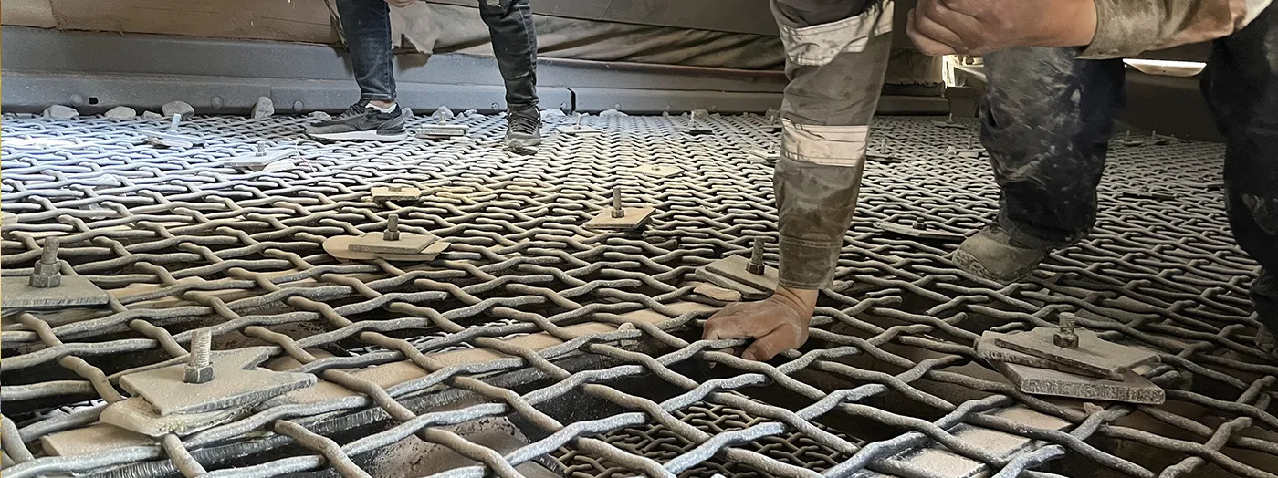 Yankuang Energy daily maintenance and replacement of self-cleaning screen