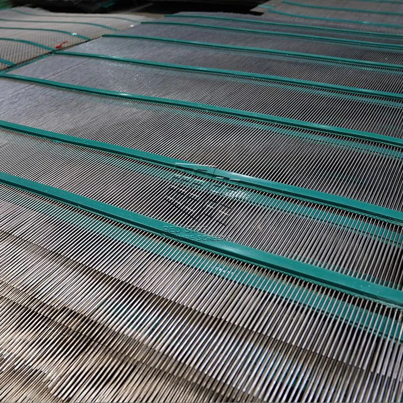 Self-Cleaning Piano Wire Screen with Polyurethane Strips